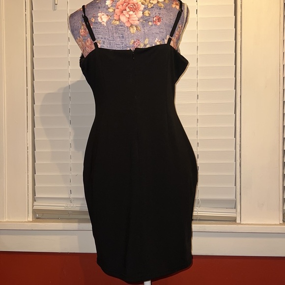 Black dress with white lace - Picture 8 of 8